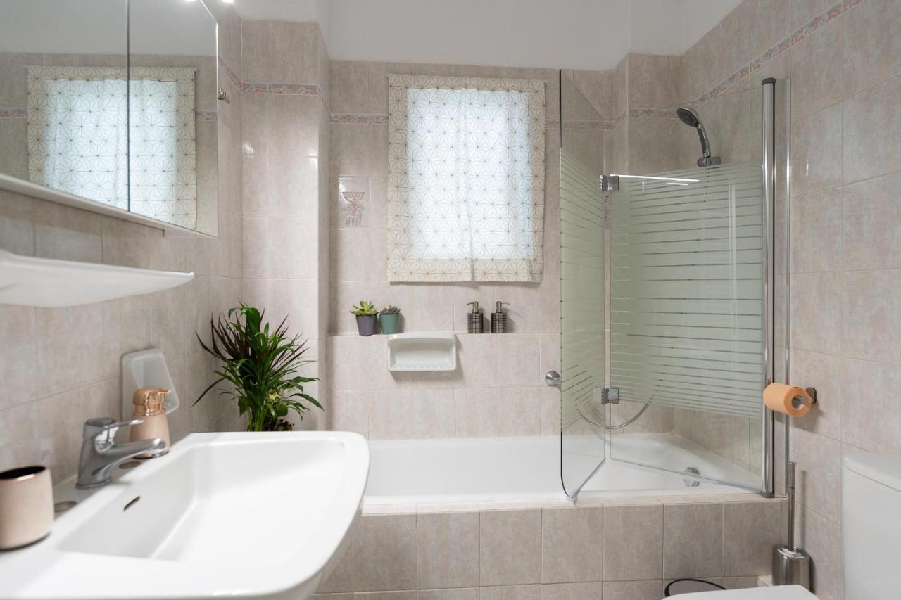 Magnificent Relax Athens Voula Apartment Bagian luar foto